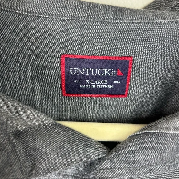 Bundle of long-sleeve Untuckit button down dress shirts size: XL - Picture 5 of 13
